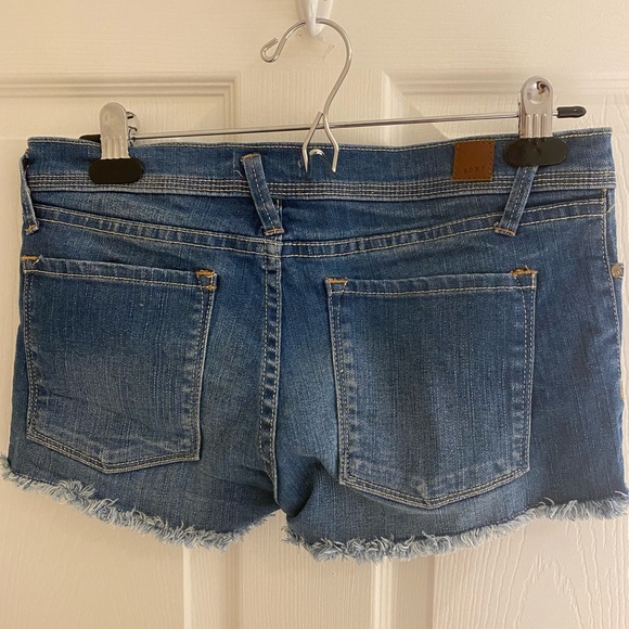 Roxy mid rise denim shorts with raw hem - Picture 5 of 5